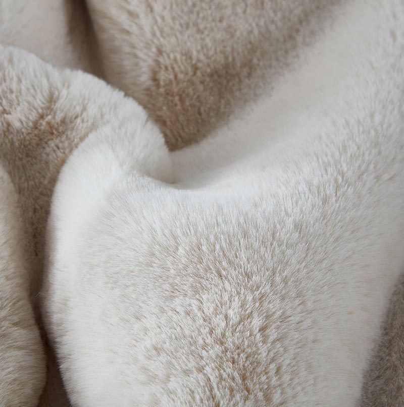 Cassilda Luxury Chinchilla Faux Fur Throw Blanket (50" x 60")